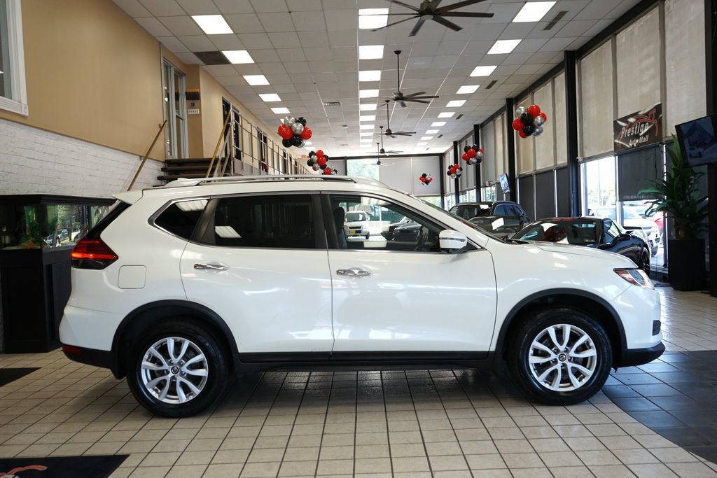 Used 2017 Nissan Rogue SV AWD/4WD image 18