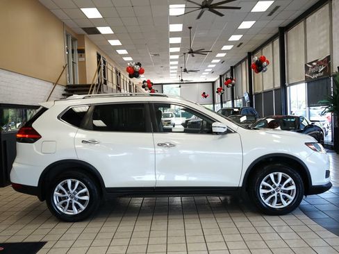 Used 2017 Nissan Rogue SV AWD/4WD image 18