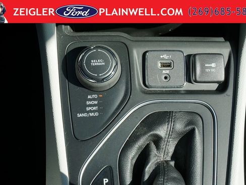 Used 2021 Jeep Cherokee Latitude Plus AWD/4WD image 22