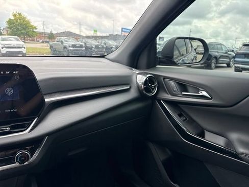 Used 2025 Chevrolet Equinox LT AWD/4WD image 18