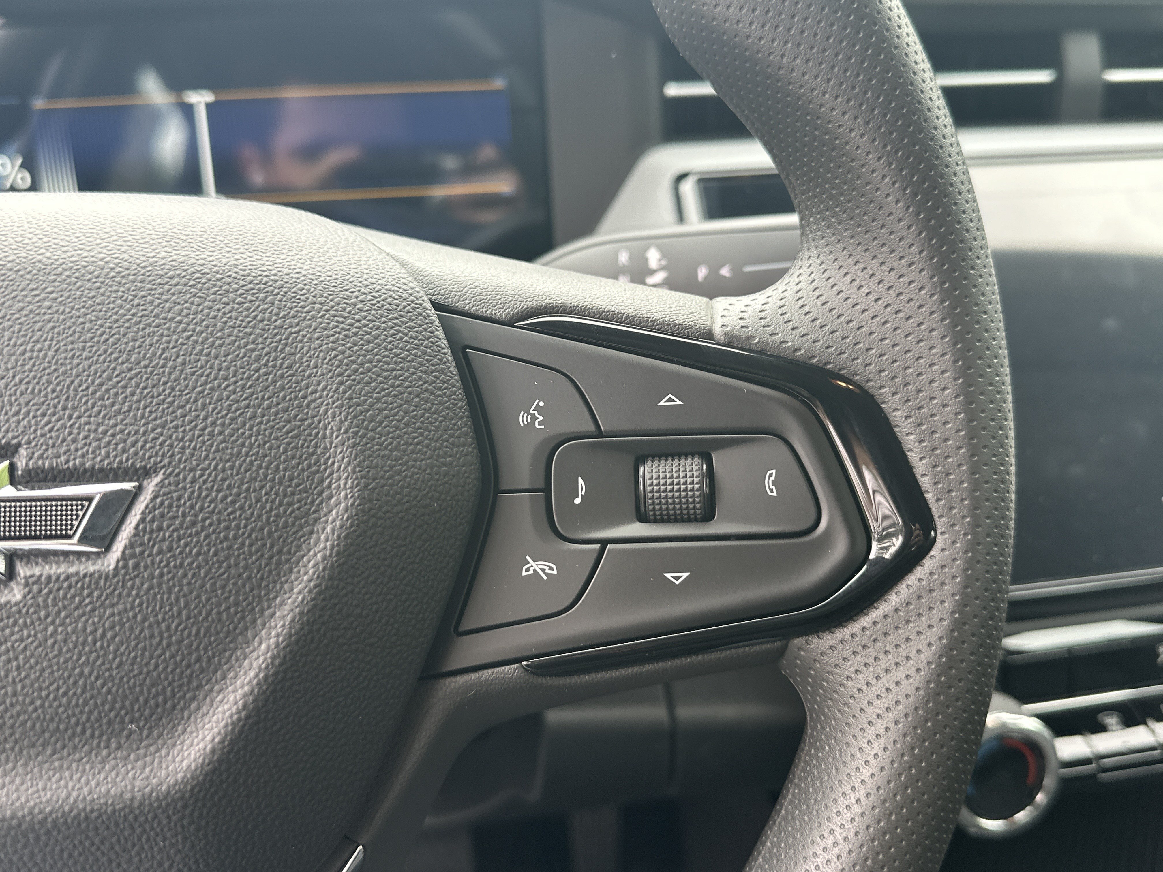 New 2027 Chevrolet Bolt LT FWD image 24