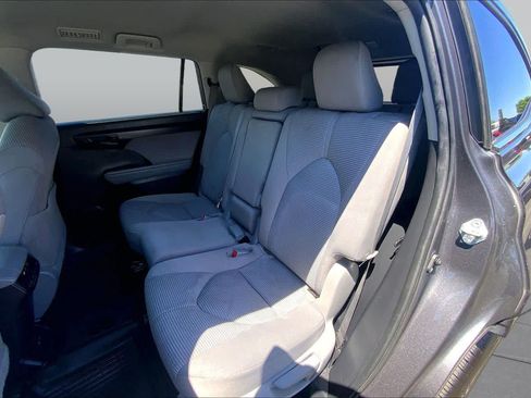 Used 2022 Toyota Highlander LE FWD image 20
