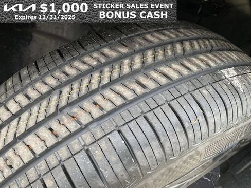 New 2025 Kia Niro LX image 36