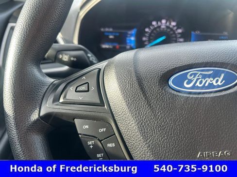 Used 2022 Ford Edge SE w/ Black Appearance Package image 18