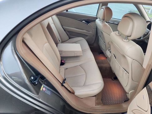 Used 2009 Mercedes-Benz E 350 Sedan image 19