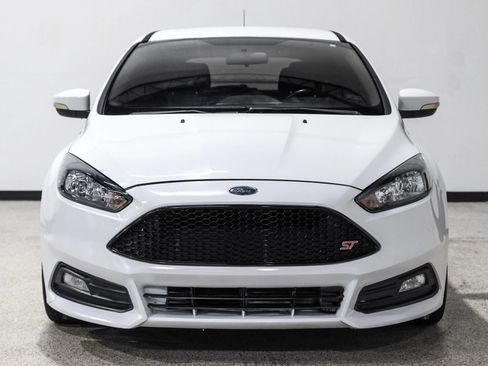 Used 2017 Ford Focus ST FWD image 3