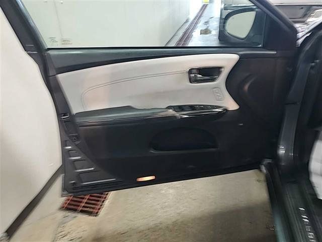 Used 2017 Toyota Avalon Limited FWD image 3