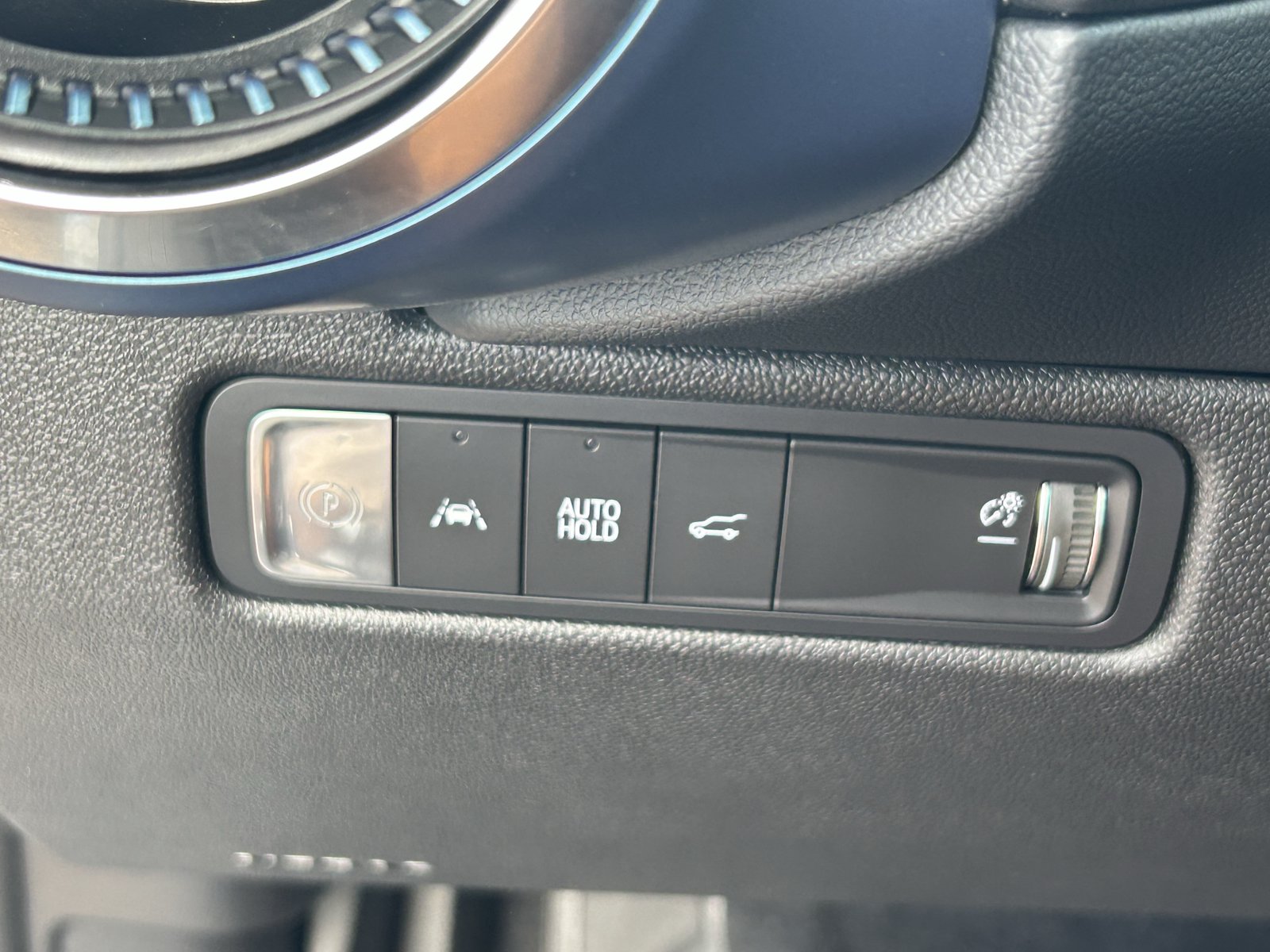 Certified 2024 Chevrolet Equinox EV LT FWD image 31