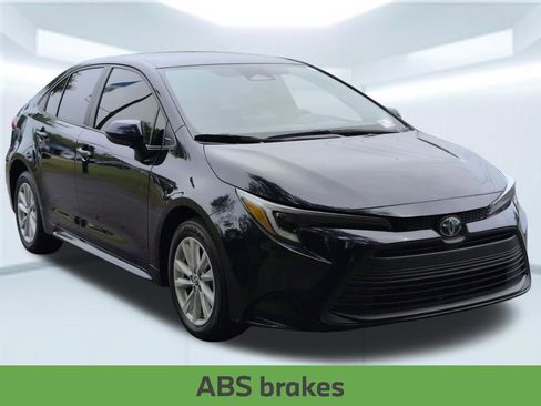 Used 2025 Toyota Corolla LE w/ LE Premium Package FWD image 9