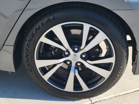 Used 2017 Nissan Maxima Platinum image 16