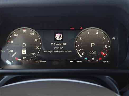 New 2025 Land Rover Defender 110 X-Dynamic SE image 19