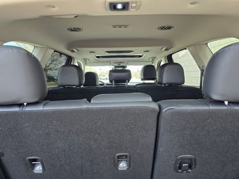 Used 2023 Kia Telluride EX image 40
