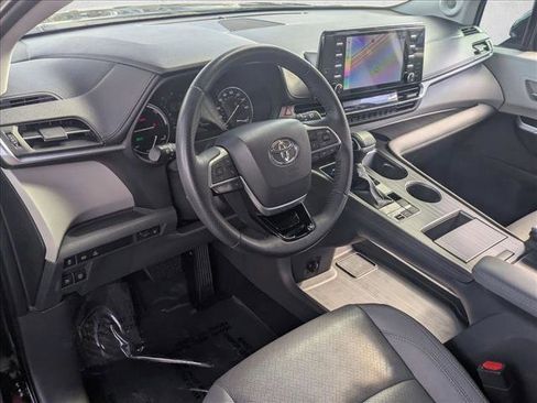Certified 2021 Toyota Sienna Limited image 9