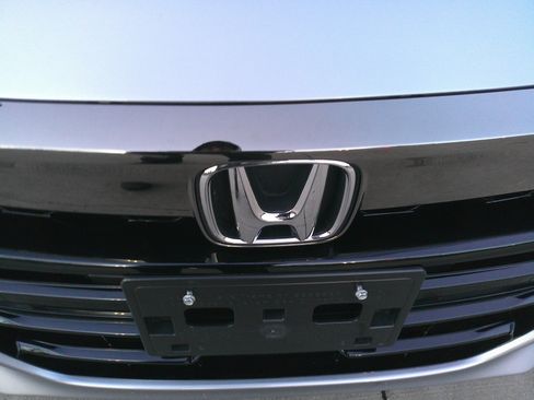 Used 2018 Honda Accord Sport image 3