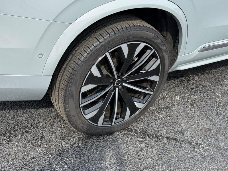 New 2026 Volvo XC90 B6 Plus w/ Protection Package Premier AWD/4WD image 4
