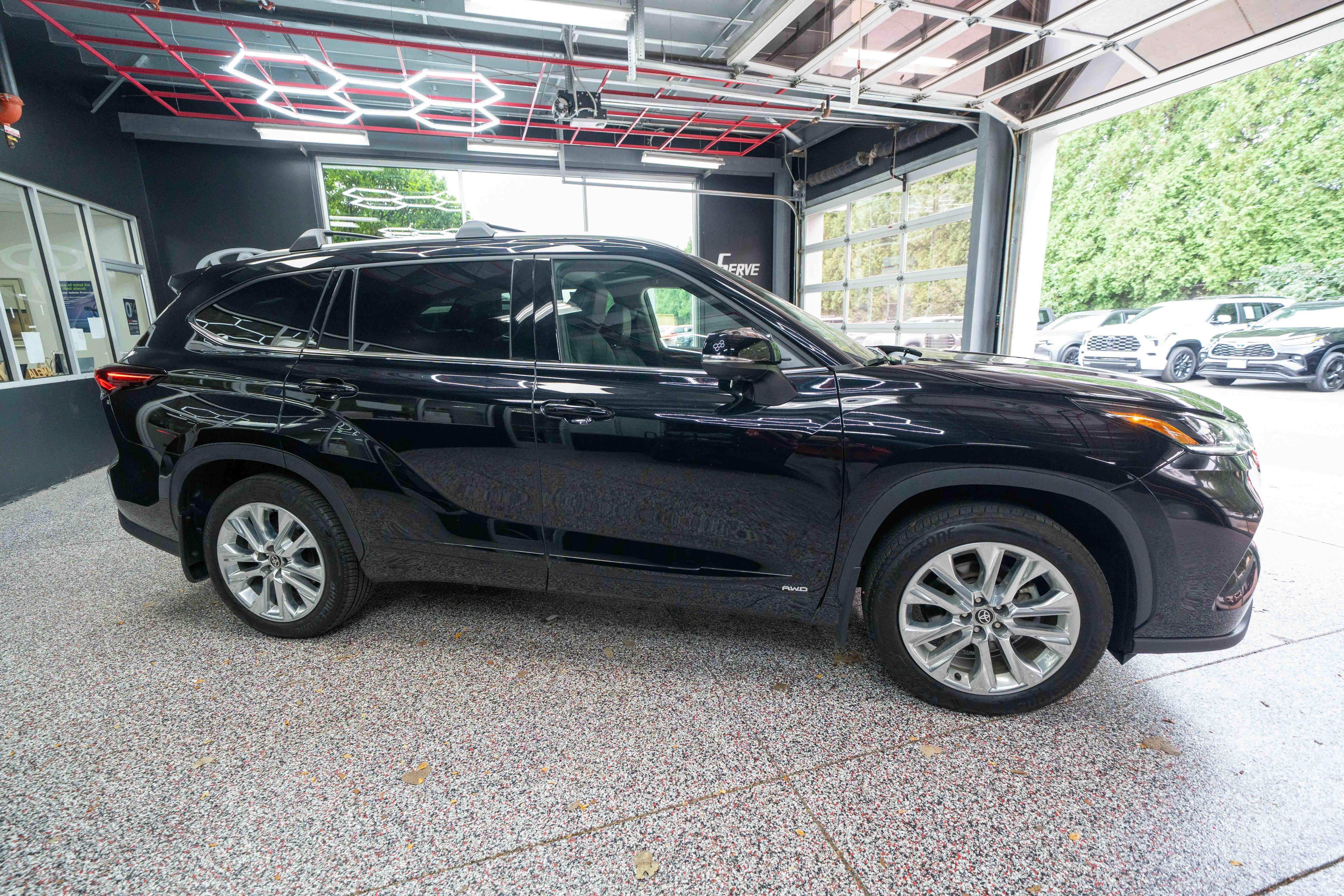 Used 2026 Toyota Highlander Limited AWD/4WD image 6