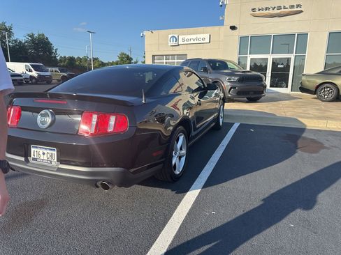 Used 2010 Ford Mustang GT Premium RWD image 2