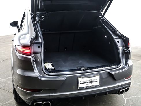 Used 2022 Porsche Cayenne Turbo w/ Assistance Package image 22