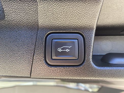 Used 2023 GMC Acadia SLT w/ Technology Package image 34