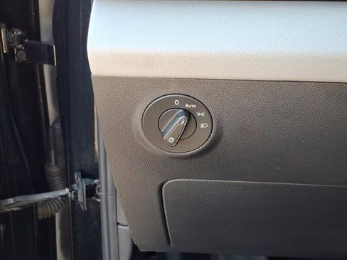 Used 2022 Volkswagen Taos SE image 21