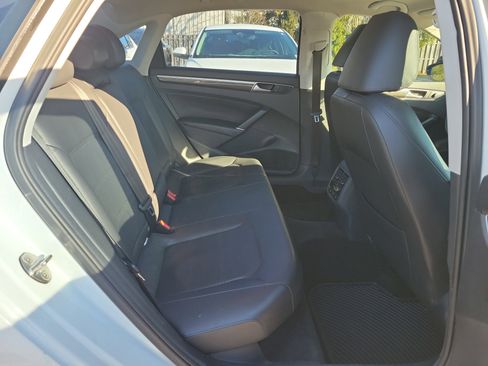 Used 2016 Volkswagen Passat 1.8T SE w/ Lighting Package image 12