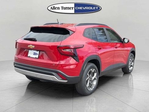 New 2026 Chevrolet Trax LT w/ Driver Confidence Package FWD image 4