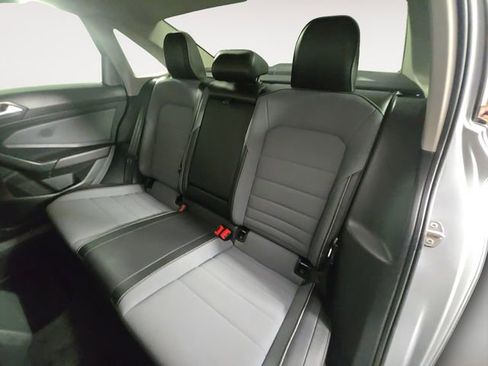 Used 2025 Volkswagen Jetta SE FWD image 13