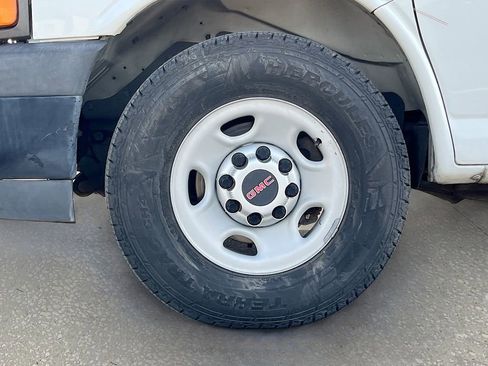 Used 2017 GMC Savana 2500 image 24