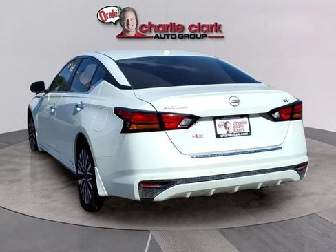 Used 2023 Nissan Altima 2.5 SV FWD image 3
