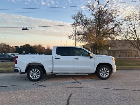 Used 2022 Chevrolet Silverado 1500 Custom image 1