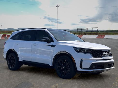 Used 2023 Kia Sorento SX FWD image 2
