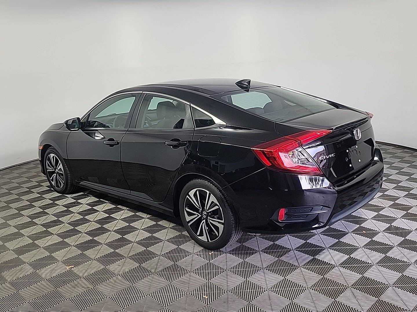 Used 2016 Honda Civic EX-T image 9