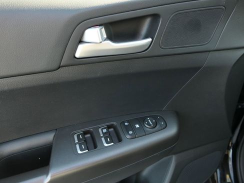 Used 2022 Kia Sportage LX image 13