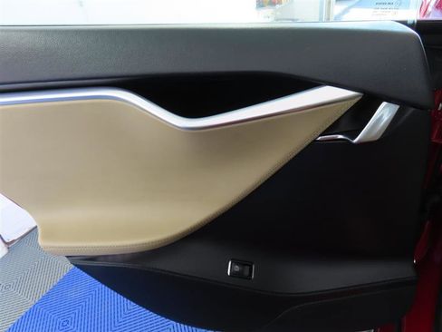 Used 2013 Tesla Model S Performance image 27