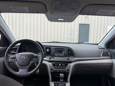 Used 2018 Hyundai Elantra SE FWD image 12