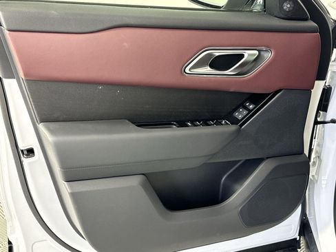 Certified 2025 Land Rover Range Rover Velar Dynamic HSE image 23