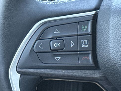 Used 2023 Jeep Grand Cherokee Limited w/ Luxury Tech Group II RWD image 18