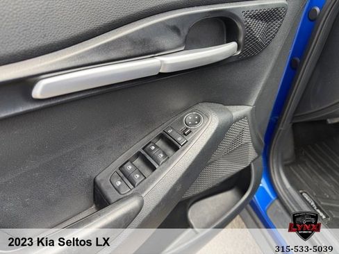 Used 2023 Kia Seltos LX AWD/4WD image 11