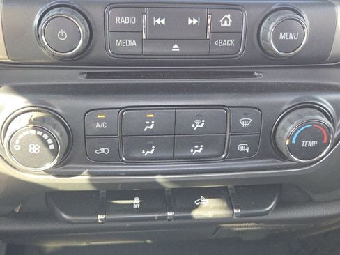 Used 2018 Chevrolet Silverado 1500 LT image 28