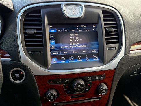 Used 2013 Chrysler 300 w/ Driver Convenience Group image 24