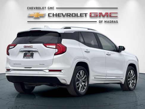 Used 2023 GMC Terrain Denali w/ Denali Premium Package AWD/4WD image 3