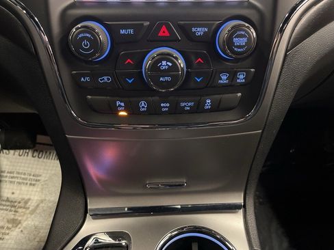 Used 2018 Jeep Grand Cherokee Laredo image 27