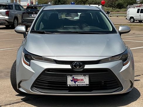 Used 2024 Toyota Corolla LE FWD image 2