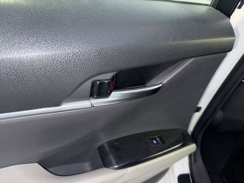 Used 2018 Toyota Camry LE image 25