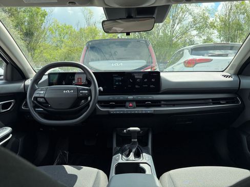 Used 2025 Kia K4 FWD image 32