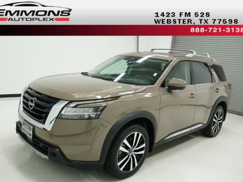 Used 2023 Nissan Pathfinder Platinum FWD image 1