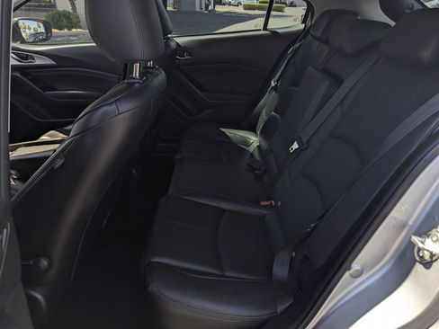 Used 2018 MAZDA MAZDA3 Touring FWD image 8
