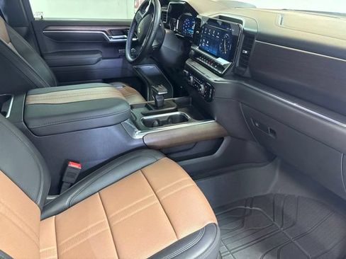 Used 2024 Chevrolet Silverado 1500 High Country w/ High Country Premium Package AWD/4WD image 12
