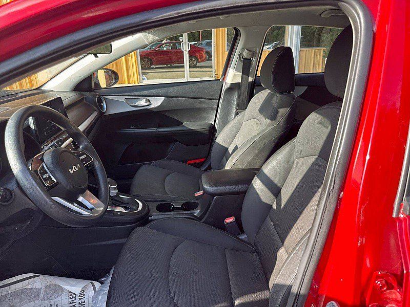 Used 2024 Kia Forte LXS w/ LXS Technology Package FWD image 10