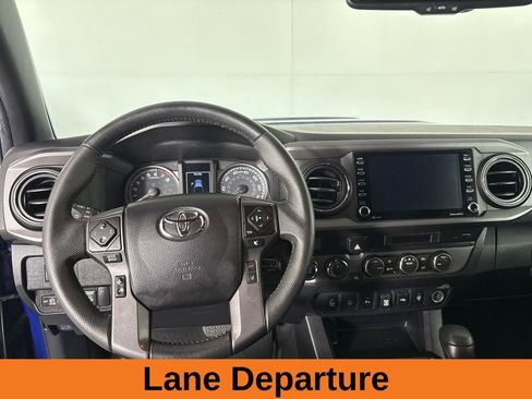 Used 2022 Toyota Tacoma TRD Sport w/ Technology Package image 12